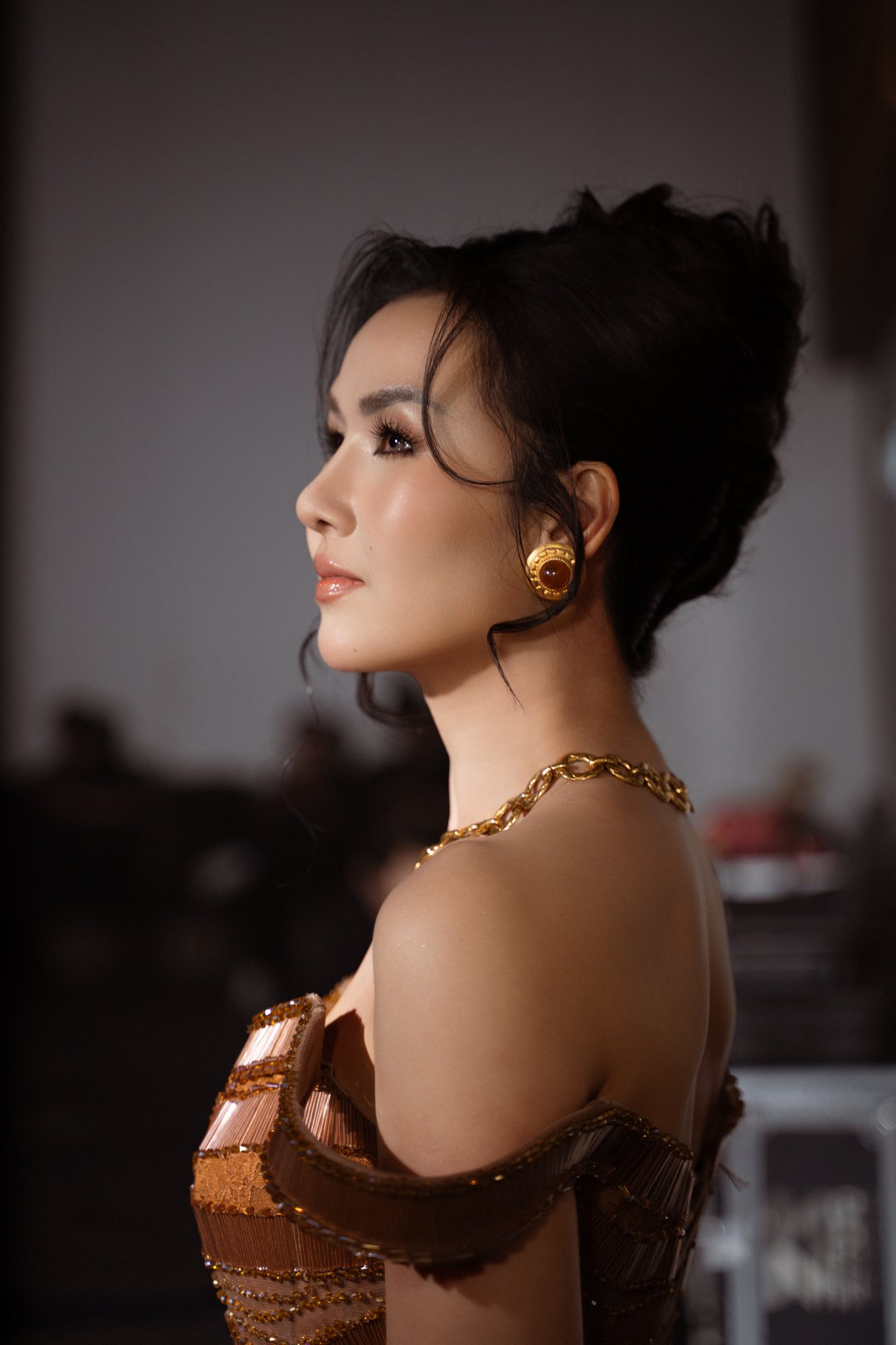 Nữ ca sĩ Việt lấy đại gia Ấn Độ: Khoe con h&aacute;t thu 120 ngh&igrave;n tương t&aacute;c, chồng y&ecirc;u chiều cho tiền tỷ l&agrave;m MV  - Ảnh 10.