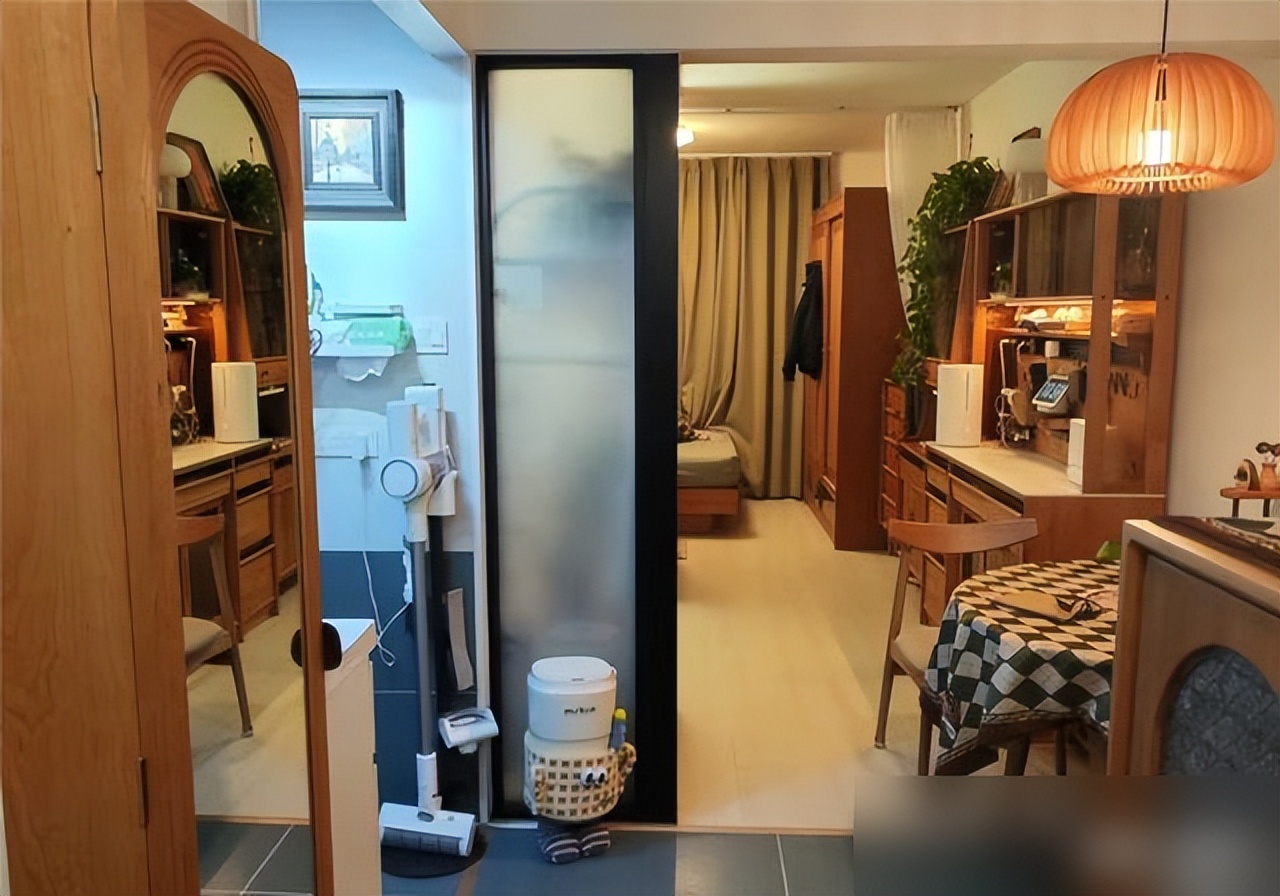 Căn hộ chỉ 30m&sup2; của gia đ&igrave;nh 3 người khiến nhiều người ngỡ ng&agrave;ng: Kh&ocirc;ng thừa một m&eacute;t vu&ocirc;ng n&agrave;o, sống gọn m&agrave; vẫn đủ đầy - Ảnh 7.