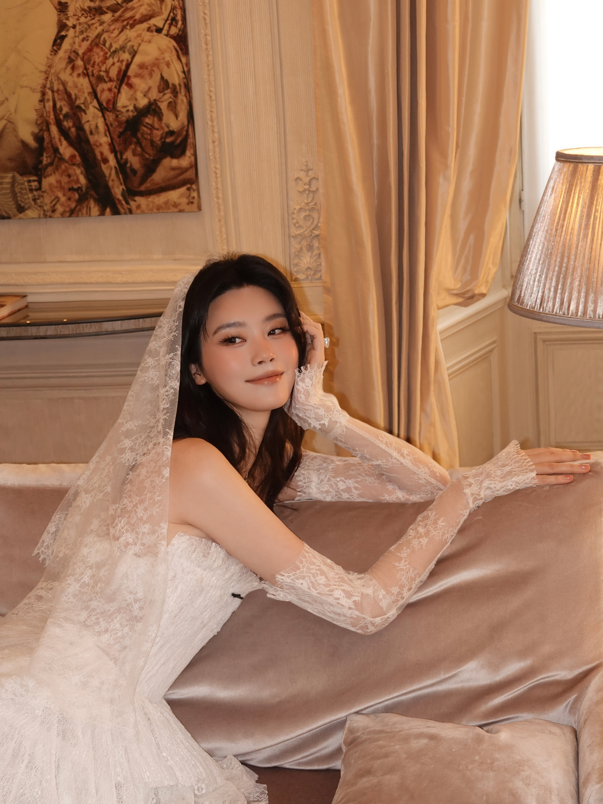 Hot: C&ocirc; d&acirc;u h&agrave;o m&ocirc;n Hề Mộng Dao mặc v&aacute;y cưới Made in Việt Nam trong bộ ảnh b&iacute; mật, thời trang Việt s&aacute;nh đ&ocirc;i c&ugrave;ng Dior v&agrave; Chanel- Ảnh 7.