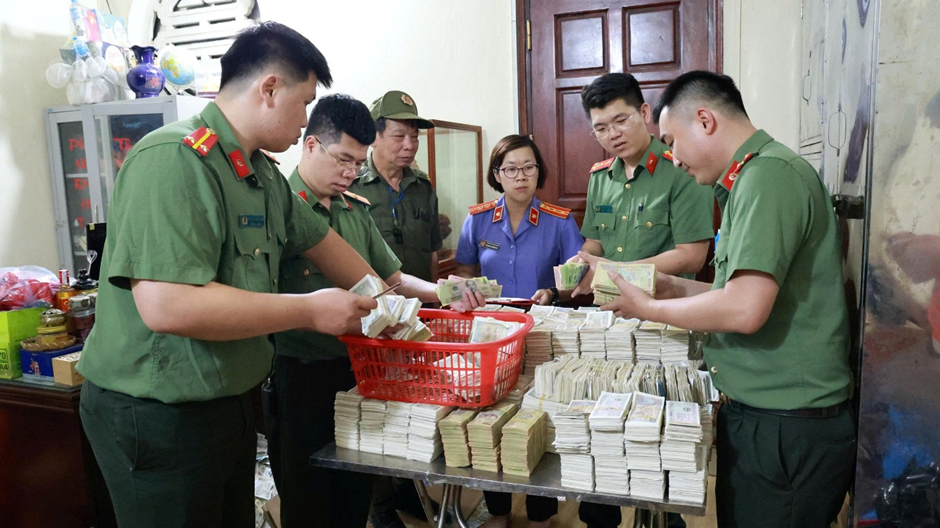 H&agrave;ng tỉ tiền c&ocirc;ng đức tại đền Kỳ C&ugrave;ng đ&atilde; bị &ldquo;ăn chặn&rdquo; như thế n&agrave;o ? - Ảnh 2.
