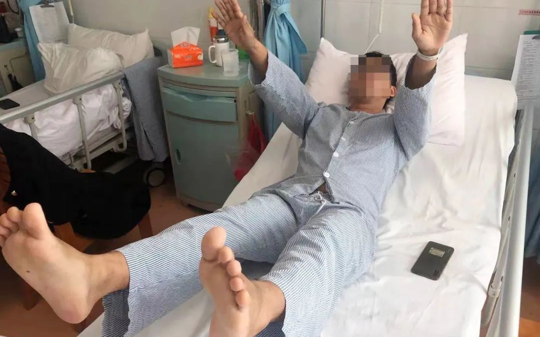 1 học sinh lớp 5 v&agrave;o thẳng ph&ograve;ng cấp cứu sau khi uống loại nước người lớn cực m&ecirc;, cứ mệt hay buồn ngủ l&agrave; mua uống - Ảnh 2.