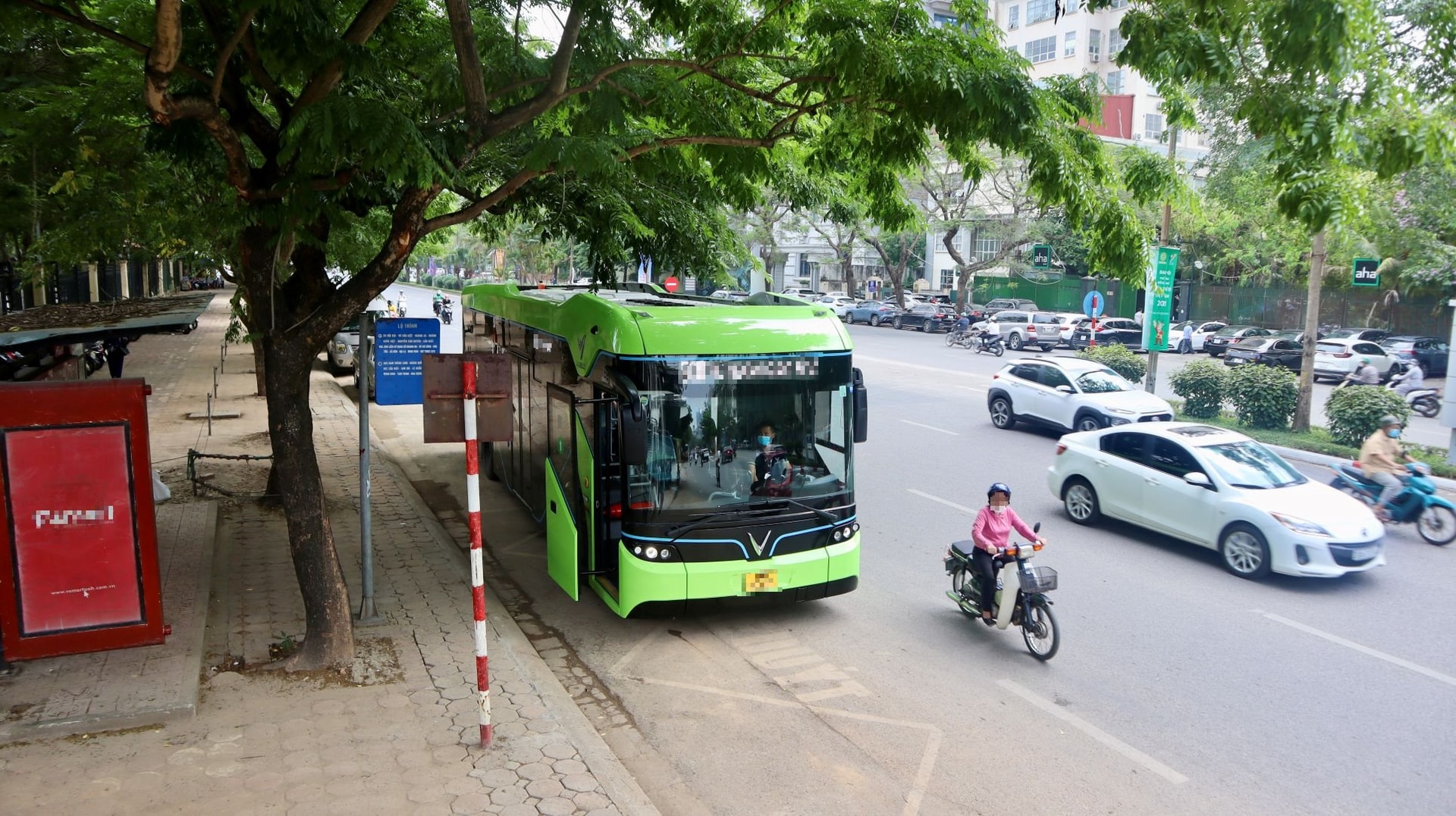 Sau 1 ng&agrave;y triển khai, tuyến bu&yacute;t 0 đồng H&agrave; Nội - Hạ Long của Vingroup c&oacute; th&ocirc;ng b&aacute;o đặc biệt- Ảnh 1.