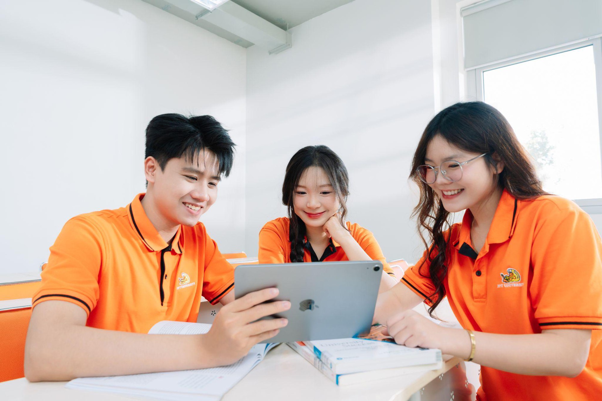 Học Luật thời AI: Lợi thế cạnh tranh kh&ocirc;ng c&ograve;n nằm ở chỗ bạn thuộc bao nhi&ecirc;u điều luật - Ảnh 1.