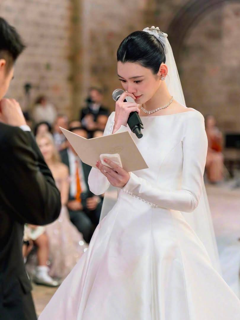 Đ&aacute;m cưới của n&agrave;ng d&acirc;u gia tộc ngh&igrave;n tỷ Hề Mộng Dao: 3 tạo h&igrave;nh đắt gi&aacute; ngang cả một gia t&agrave;i- Ảnh 14.
