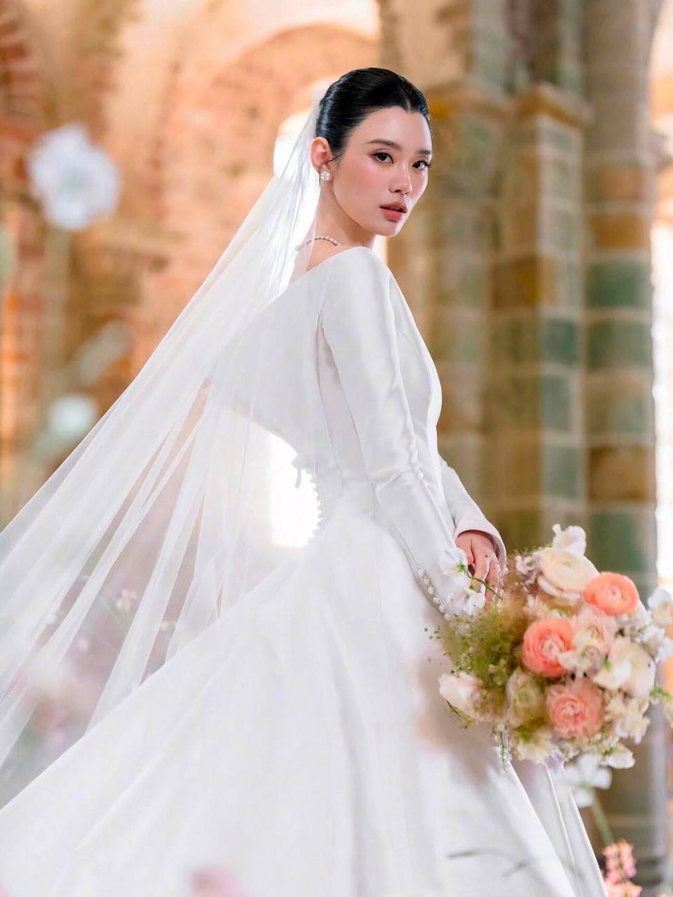 Đ&aacute;m cưới của n&agrave;ng d&acirc;u gia tộc ngh&igrave;n tỷ Hề Mộng Dao: 3 tạo h&igrave;nh đắt gi&aacute; ngang cả một gia t&agrave;i- Ảnh 7.