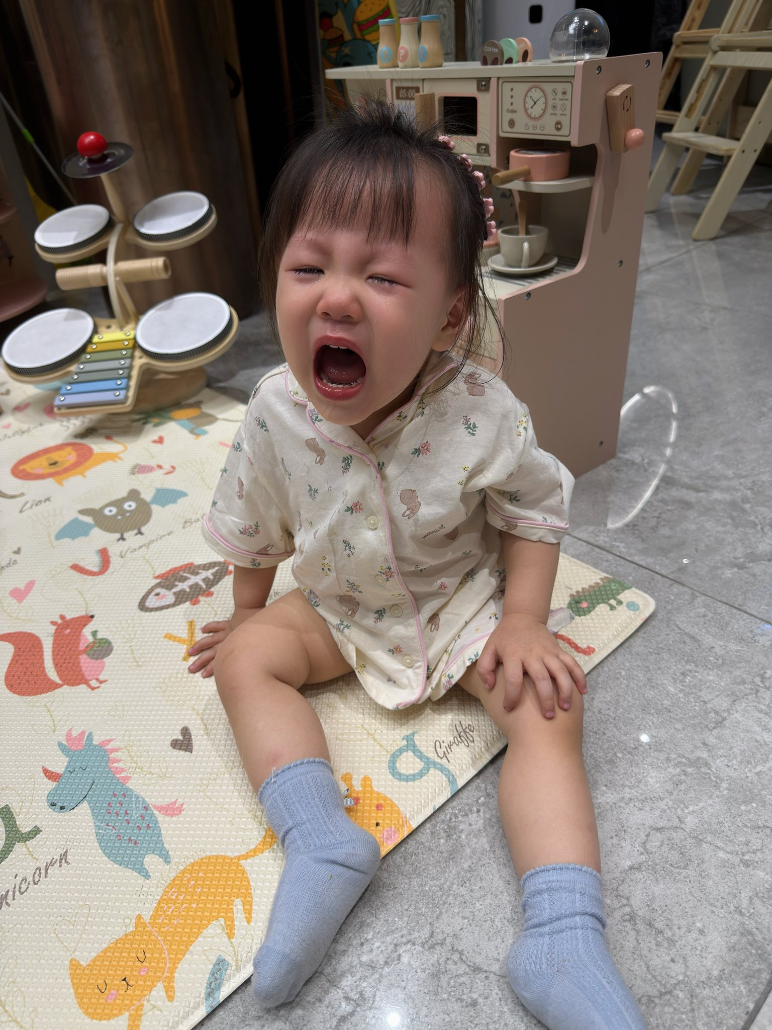 Cặp song sinh nh&agrave; Phương Oanh bước v&agrave;o khủng hoảng tuổi l&ecirc;n 2, vừa kh&oacute;c vừa ăn vạ khiến mẹ bỉm hoa mắt ch&oacute;ng mặt- Ảnh 12.