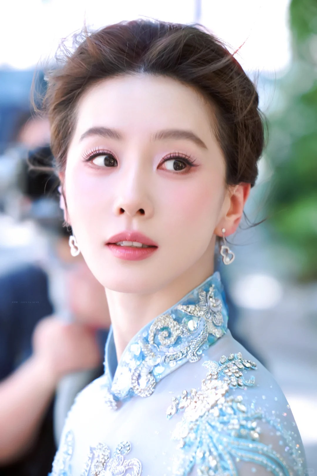 Bức ảnh b&oacute;c trần việc photoshop qu&aacute; đ&agrave; để c&oacute; visual ti&ecirc;n tử của Lưu Thi Thi- Ảnh 8.