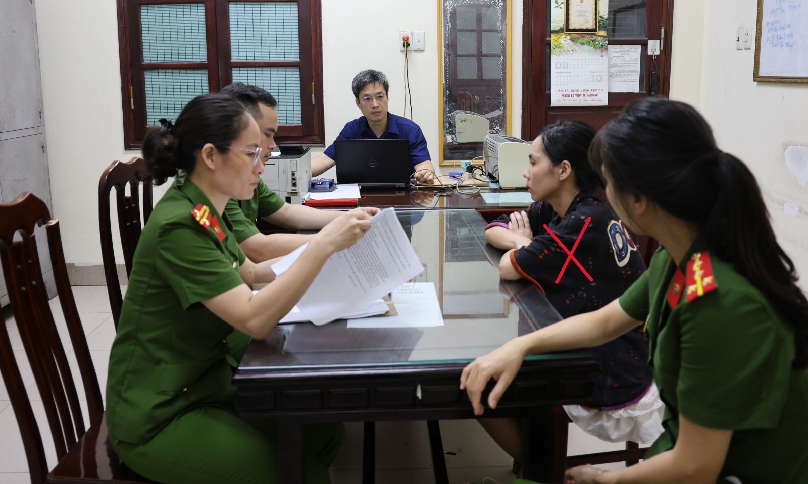 Cận cảnh xưởng sản xuất sữa tắm, dầu gội giả tại Ninh B&igrave;nh, thu giữ gần 30.000 sản phẩm: Khởi tố Phạm Thị Thảo SN 1993 v&agrave; Lương Văn Khải SN 2007- Ảnh 1.