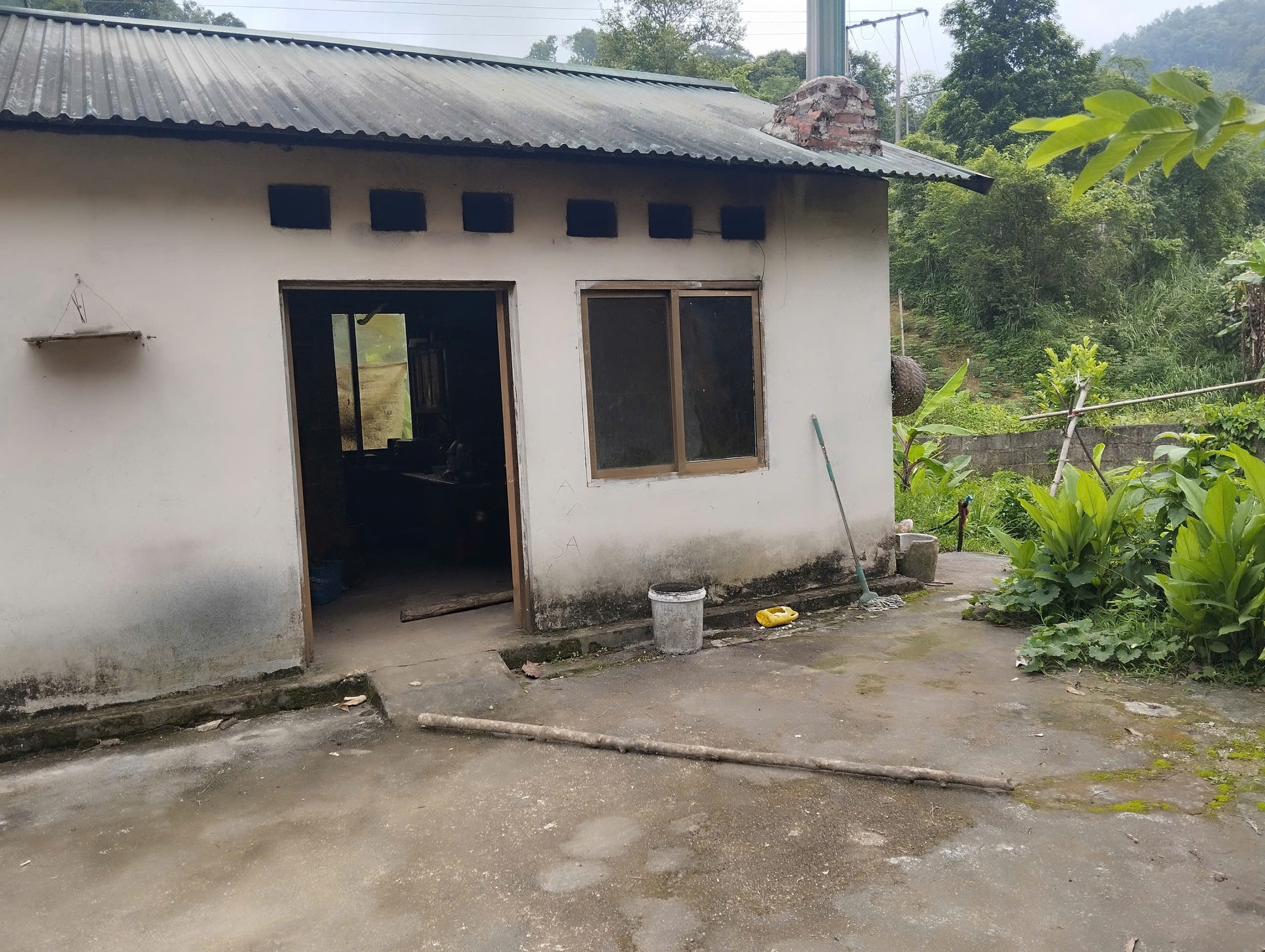 Tai nạn bất ngờ đẩy gia đ&igrave;nh ngh&egrave;o v&agrave;o đường c&ugrave;ng: "T&ocirc;i chỉ mong chồng c&ograve;n hy vọng để con c&ograve;n c&oacute; bố"- Ảnh 1.