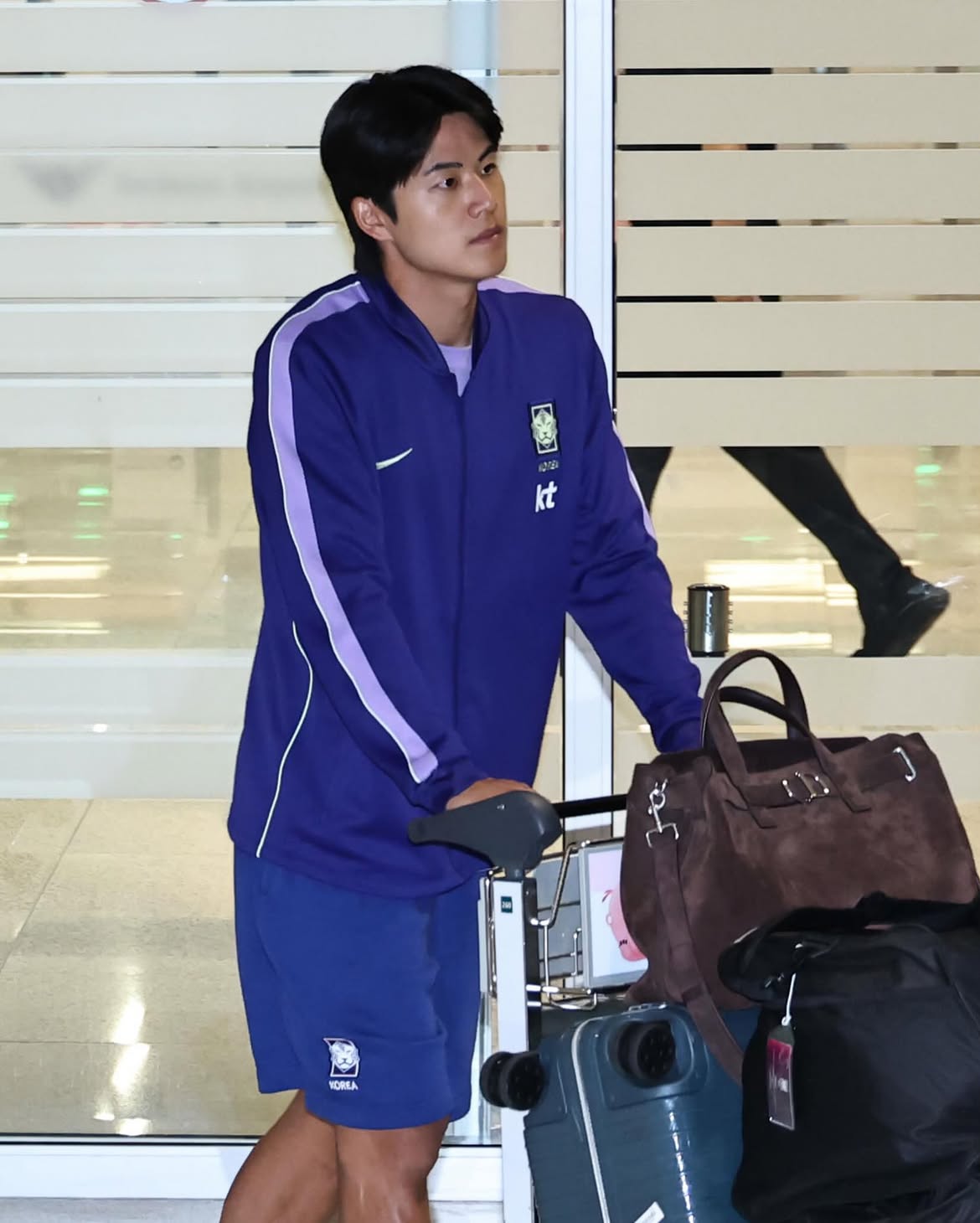 Lee Kang-in sốc nặng, "đứng h&igrave;nh" khi người h&acirc;m mộ chỉ tr&iacute;ch thậm tệ HLV Hong Myung-bo khi về nước- Ảnh 8.