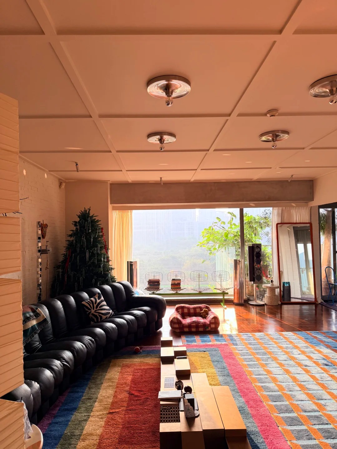 Ch&agrave;ng trai chi 2,2 tỷ decor căn hộ 250m2 để "ở nh&agrave; c&ograve;n sướng hơn ra ngo&agrave;i chơi"- Ảnh 4.