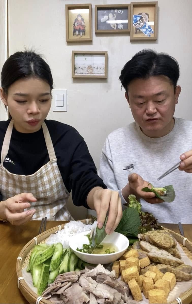 C&ocirc; g&aacute;i Cần Thơ được gả cho chồng H&agrave;n qua mai mối vừa sửa mặt h&uacute;t 1,4 triệu lượt xem, &ldquo;đổi đời&rdquo; sau 8 năm kết h&ocirc;n- Ảnh 5.