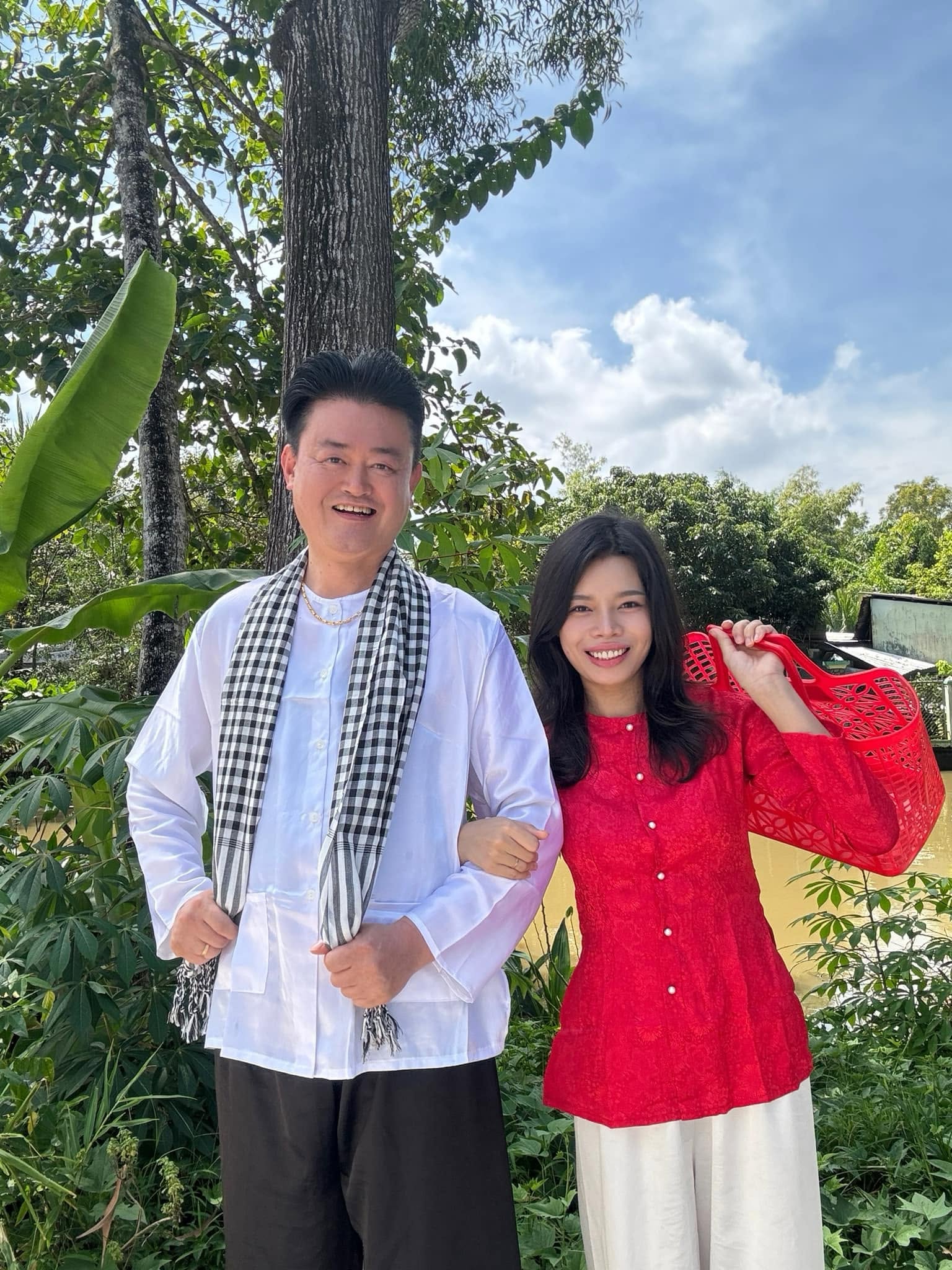 C&ocirc; g&aacute;i Cần Thơ được gả cho chồng H&agrave;n qua mai mối vừa sửa mặt h&uacute;t 1,4 triệu lượt xem, &ldquo;đổi đời&rdquo; sau 8 năm kết h&ocirc;n- Ảnh 4.
