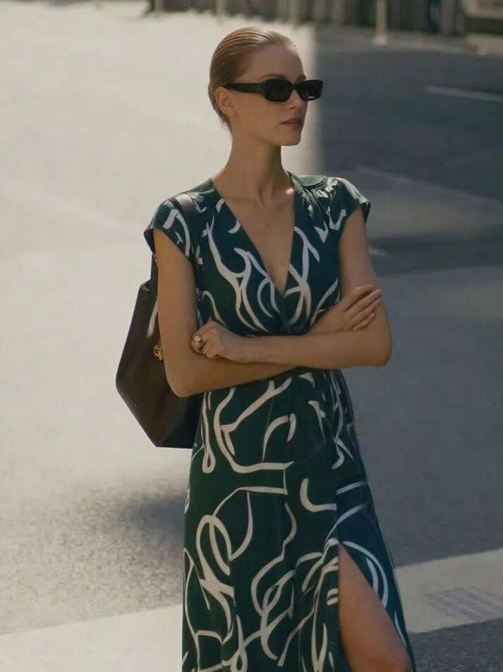 M&ugrave;a h&egrave; n&agrave;y, v&aacute;y tea dress m&agrave; phối c&ugrave;ng "đ&ocirc;i sandal n&agrave;y" th&igrave; vừa xinh vừa sang, n&agrave;ng n&agrave;o diện cũng cuốn- Ảnh 4.