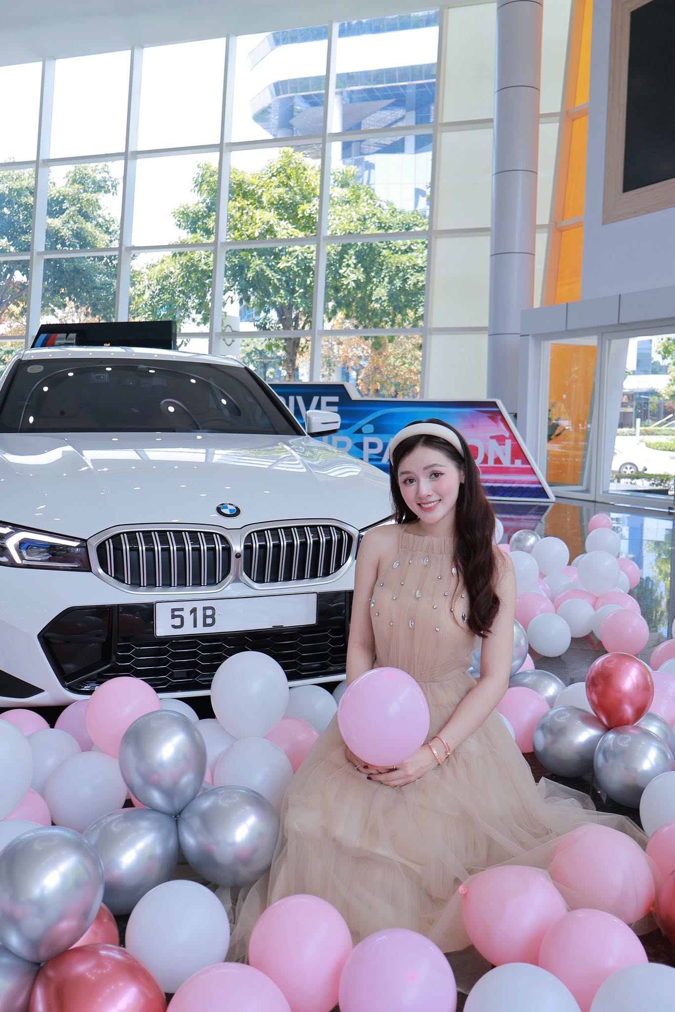 Danh t&iacute;nh g&aacute;i đẹp Đắk Lắk check-in xem World Cup 2026 ở Mỹ: Mới tậu BMW, cuộc sống sang chảnh g&acirc;y ch&uacute; &yacute; - Ảnh 14.