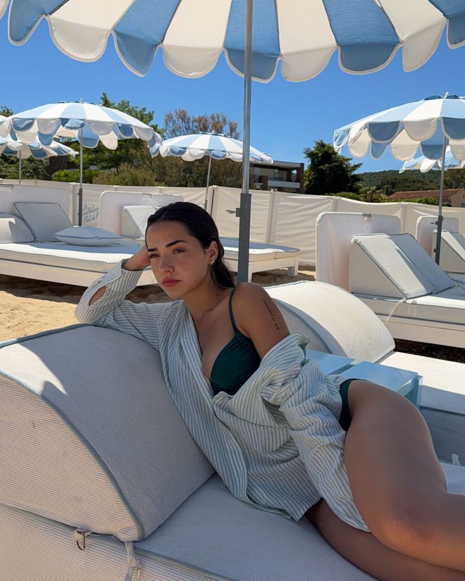 M&ugrave;a h&egrave; 2026 c&oacute; một "luật ngầm" khi mặc bikini m&agrave; ai cũng đang l&agrave;m theo- Ảnh 16.