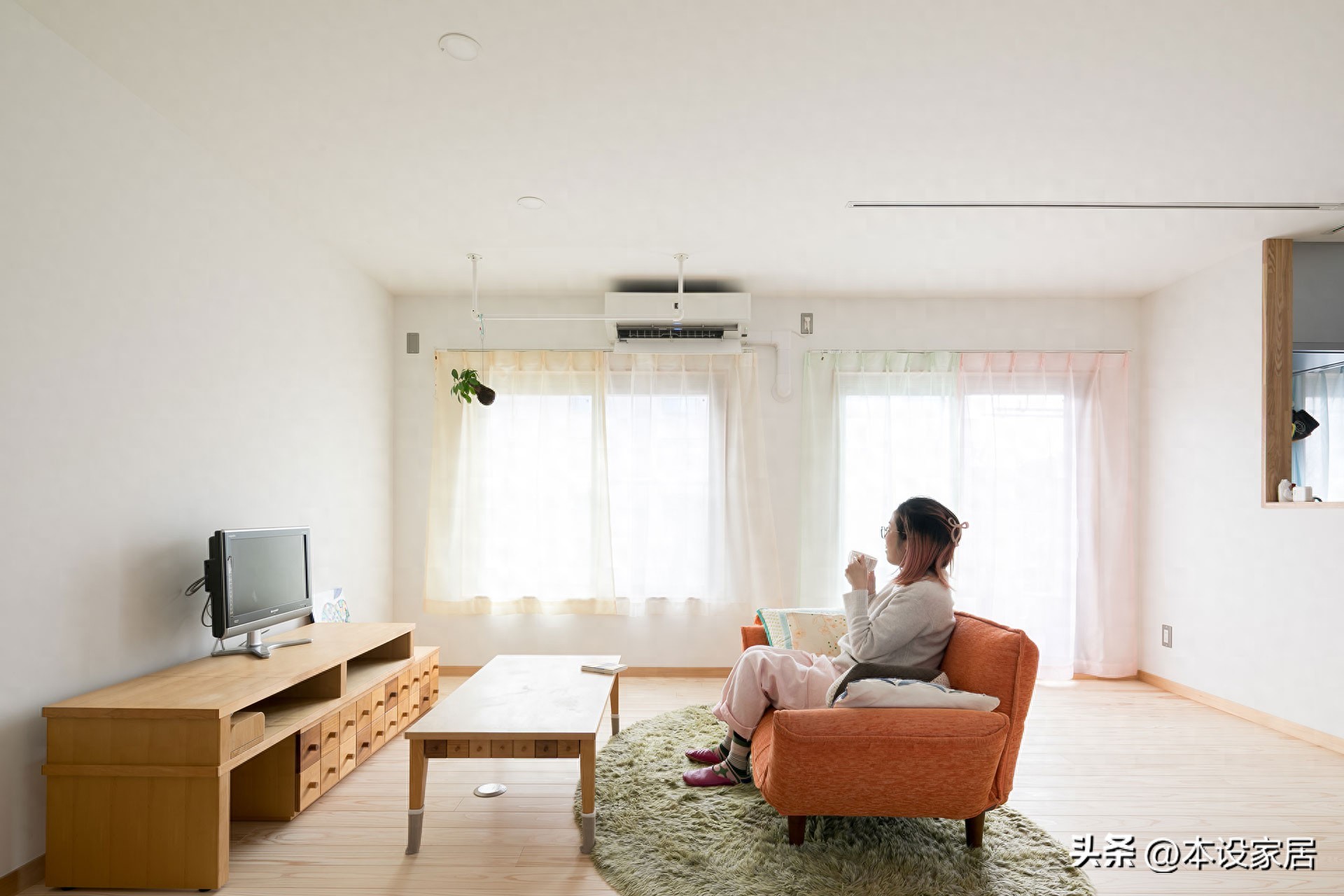 33 tuổi đ&atilde; mua 3 căn hộ nhờ sống tối giản: Người phụ nữ ở trong căn hộ 48m&sup2;, chỉ giữ 21 bộ quần &aacute;o để sớm đạt tự do t&agrave;i ch&iacute;nh - Ảnh 1.