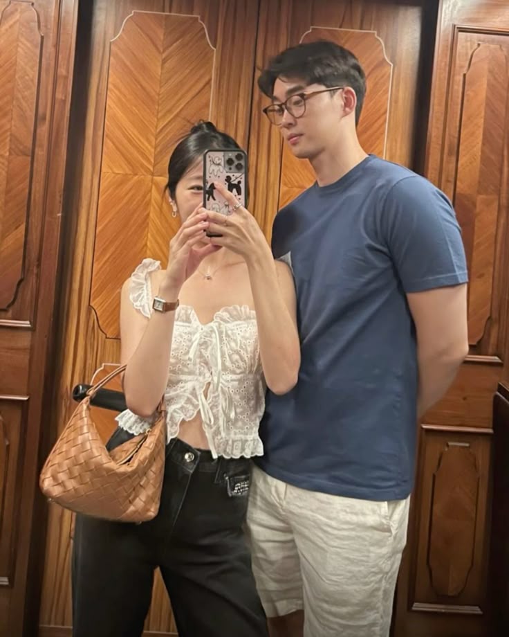 Vợ chồng H&agrave; Nội &ldquo;kiếm 50, ti&ecirc;u 20&rdquo; vẫn than, d&acirc;n mạng giật m&igrave;nh: &ldquo;Thế n&agrave;y m&agrave; hoang th&igrave; chắc nh&agrave; m&igrave;nh n&eacute;m tiền qua cửa sổ&rdquo;- Ảnh 2.