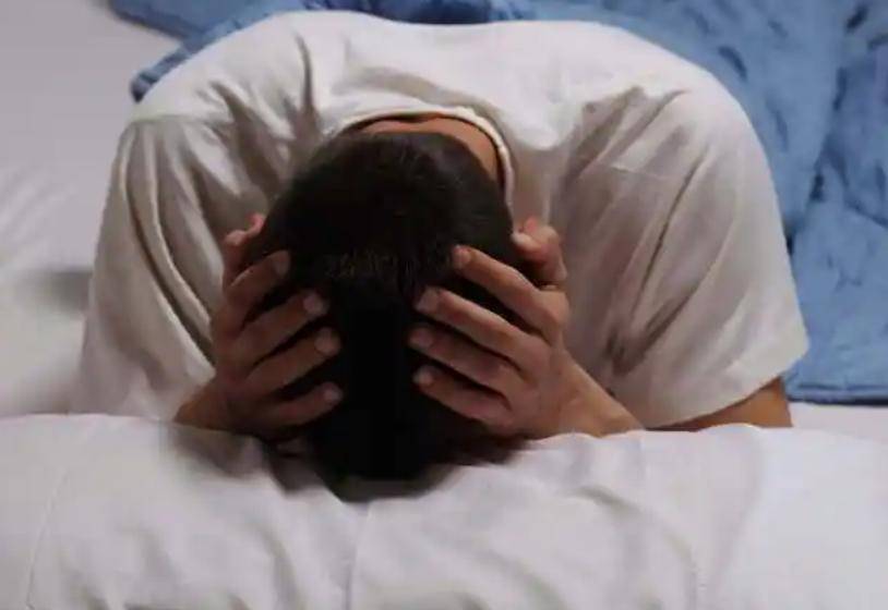 Số ca tử vong li&ecirc;n quan chứng mất ngủ tăng cao! B&aacute;c sĩ cảnh b&aacute;o gay gắt: Bất kể tuổi t&aacute;c, h&atilde;y nhớ tr&aacute;nh ngay 4 điều sau khi bị mất ngủ- Ảnh 1.