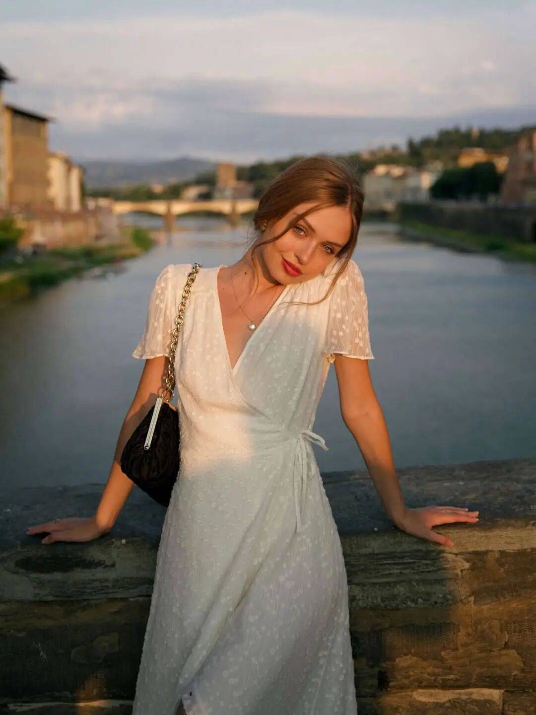 M&ugrave;a h&egrave; n&agrave;y, v&aacute;y tea dress m&agrave; phối c&ugrave;ng "đ&ocirc;i sandal n&agrave;y" th&igrave; vừa xinh vừa sang, n&agrave;ng n&agrave;o diện cũng cuốn- Ảnh 17.