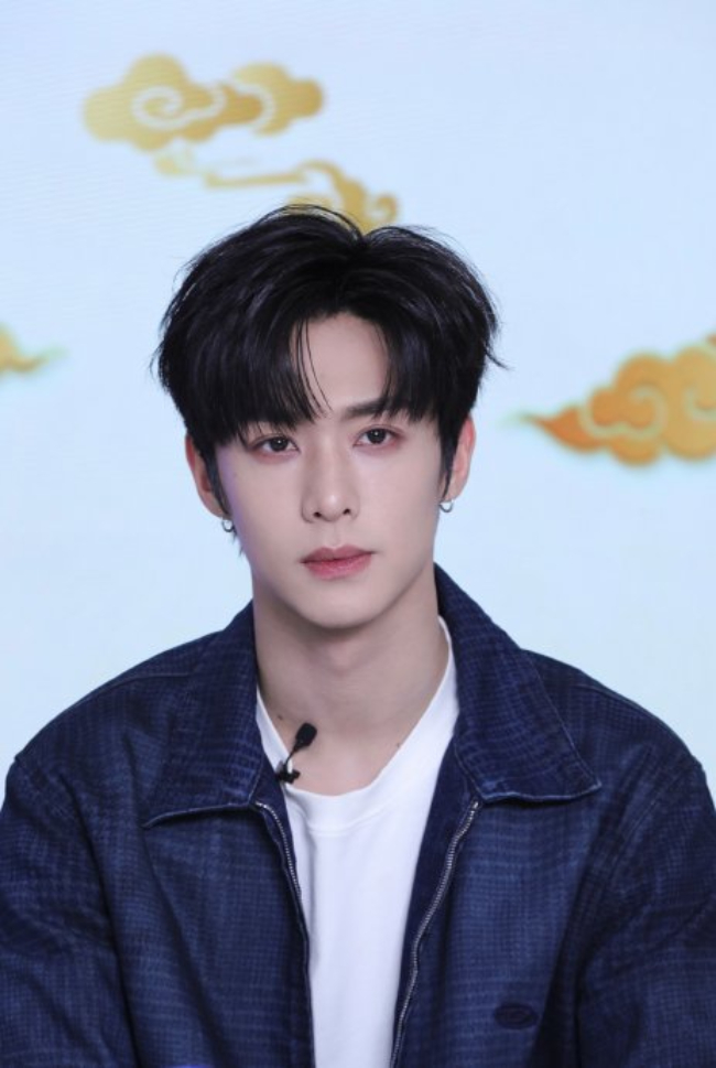 Lộ tin nhắn ri&ecirc;ng tư của cặp ti&ecirc;n đồng ngọc nữ gen Z showbiz h&ocirc;n nhau ở s&acirc;n bay tr&ecirc;u ngươi kh&aacute;n giả- Ảnh 6.