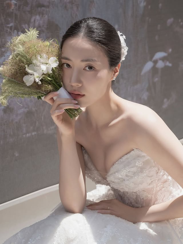 Cựu th&agrave;nh vi&ecirc;n T-ara tung ảnh cưới đẹp thơ mộng, lần đầu h&eacute; lộ chồng doanh nh&acirc;n- Ảnh 10.