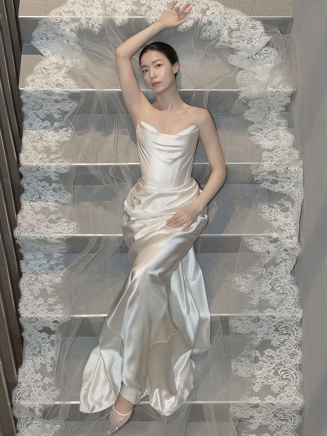 Cựu th&agrave;nh vi&ecirc;n T-ara tung ảnh cưới đẹp thơ mộng, lần đầu h&eacute; lộ chồng doanh nh&acirc;n- Ảnh 19.