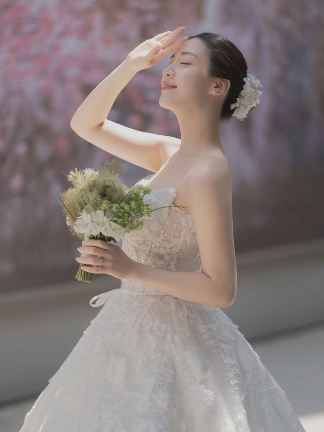 Cựu th&agrave;nh vi&ecirc;n T-ara tung ảnh cưới đẹp thơ mộng, lần đầu h&eacute; lộ chồng doanh nh&acirc;n- Ảnh 11.