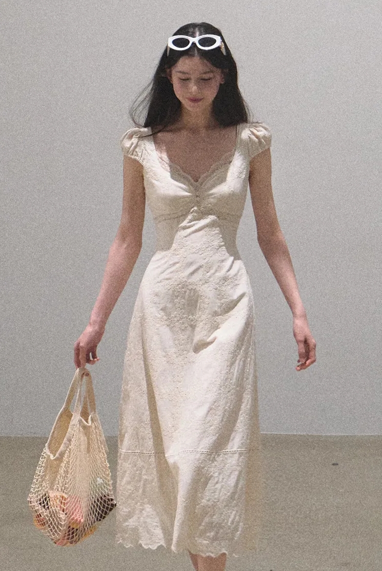 M&ugrave;a h&egrave; n&agrave;y, v&aacute;y tea dress m&agrave; phối c&ugrave;ng "đ&ocirc;i sandal n&agrave;y" th&igrave; vừa xinh vừa sang, n&agrave;ng n&agrave;o diện cũng cuốn- Ảnh 14.