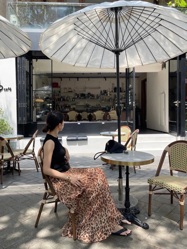 Những m&oacute;n đồ kh&ocirc;ng thể thiếu trong vali du lịch của c&aacute;c c&ocirc; g&aacute;i theo đuổi phong c&aacute;ch old money- Ảnh 11.