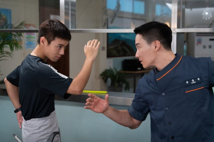 Huyền Thoại L&iacute;nh Bếp: Phim qu&acirc;n nh&acirc;n lạ đời cười kh&ocirc;ng kịp thở, xem l&agrave; d&iacute;nh ngay từ tập đầu- Ảnh 5.