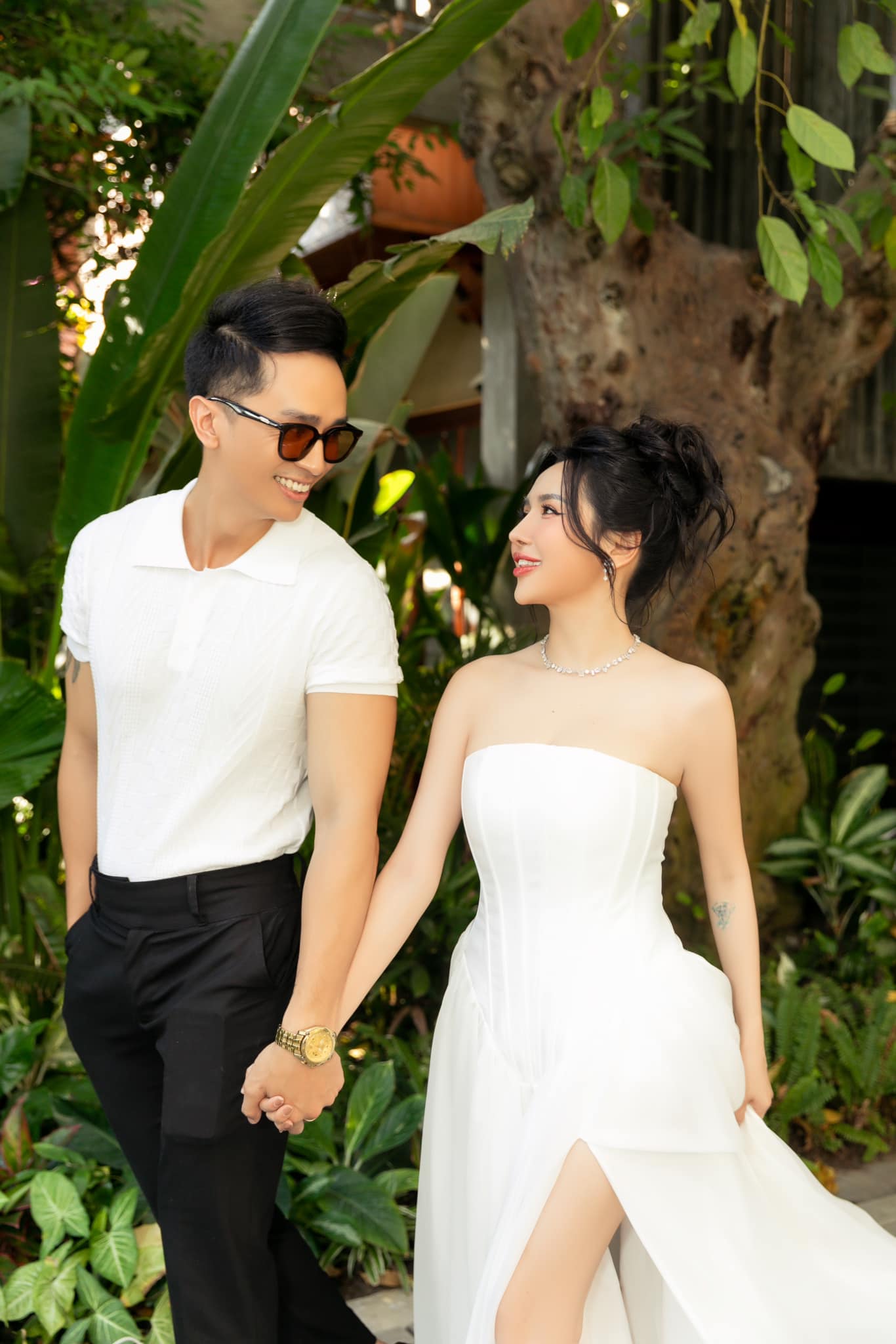 Đằng sau bộ ảnh cưới độc lạ khiến MXH rần rần: Ch&uacute; rể điển trai d&agrave;nh cả một thập kỷ chờ c&aacute;i gật đầu của "b&agrave; tr&ugrave;m n&ocirc;ng sản"- Ảnh 18.