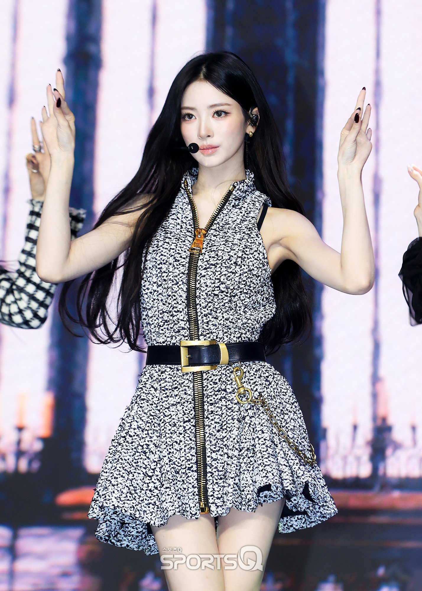 Đệ nhất mỹ nh&acirc;n showbiz thế hệ mới đẹp như tượng tạc vẫn kh&ocirc;ng h&agrave;i l&ograve;ng kh&aacute;n giả, lộ dấu vết h&uacute;t mỡ g&acirc;y sốc - Ảnh 1.