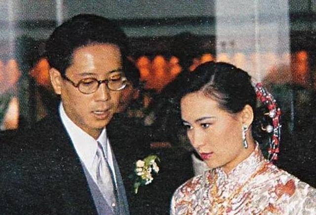 30 năm trước, thi&ecirc;n kim n&agrave;y đ&atilde; cho giới si&ecirc;u gi&agrave;u biết thế n&agrave;o l&agrave; "đ&aacute;m cưới thế kỷ": Tiệc t&ugrave;ng 3 ng&agrave;y 3 đ&ecirc;m, từ Haute Couture Dior đến bộ long phượng th&ecirc;u chỉ v&agrave;ng 8 th&aacute;ng- Ảnh 4.
