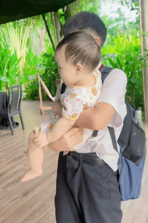Mới chớm h&egrave; m&agrave; "khối nghỉ h&egrave;" đ&atilde; khiến ba mẹ ph&aacute;t hoảng, Quỳnh Lương t&aacute; hỏa khi con trai mang "b&eacute; Na" về nghịch- Ảnh 9.