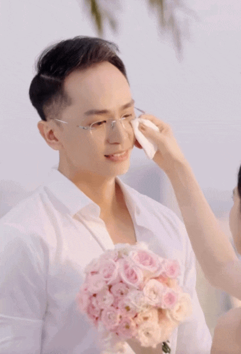 Đằng sau bộ ảnh cưới độc lạ khiến MXH rần rần: Ch&uacute; rể điển trai d&agrave;nh cả một thập kỷ chờ c&aacute;i gật đầu của "b&agrave; tr&ugrave;m n&ocirc;ng sản"- Ảnh 21.