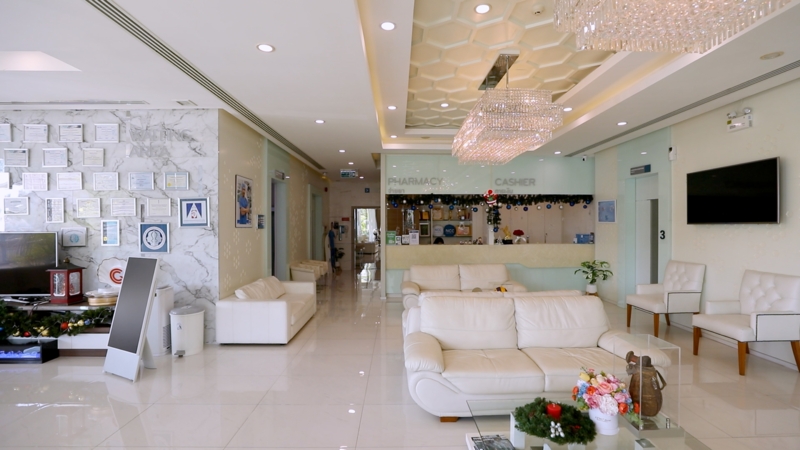 Lộ cảnh sống chung của b&aacute;c sĩ thẩm mỹ nổi tiếng v&agrave; người đẹp k&eacute;m 23 tuổi, đ&oacute;n con đầu l&ograve;ng năm 2025 - Ảnh 13.
