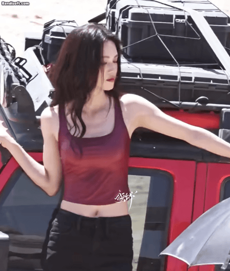 Nh&igrave;n mỹ nh&acirc;n n&agrave;y mới thấy c&acirc;u "&ocirc;ng trời kh&ocirc;ng cho ai tất cả" sai b&eacute;t: Mặt đẹp body xịn, n&oacute;ng hơn thời tiết sa mạc- Ảnh 1.