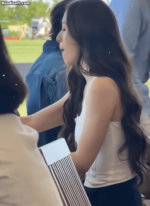 Mỹ nh&acirc;n duy nhất uống ly nước cũng phả ra m&ugrave;i tiền: Visual sang chảnh d&atilde; man, tr&acirc;m anh thế phiệt từ đầu đến ch&acirc;n- Ảnh 2.