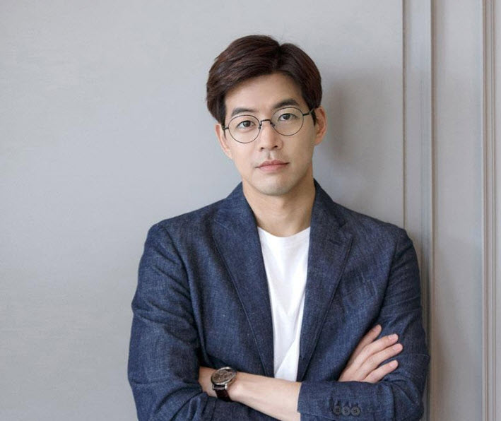 "Nam thần showbiz" 45 tuổi vẫn chưa lấy vợ: Sống độc th&acirc;n trong căn hộ hạng sang, view triệu đ&ocirc; nh&igrave;n thẳng s&ocirc;ng H&agrave;n- Ảnh 1.