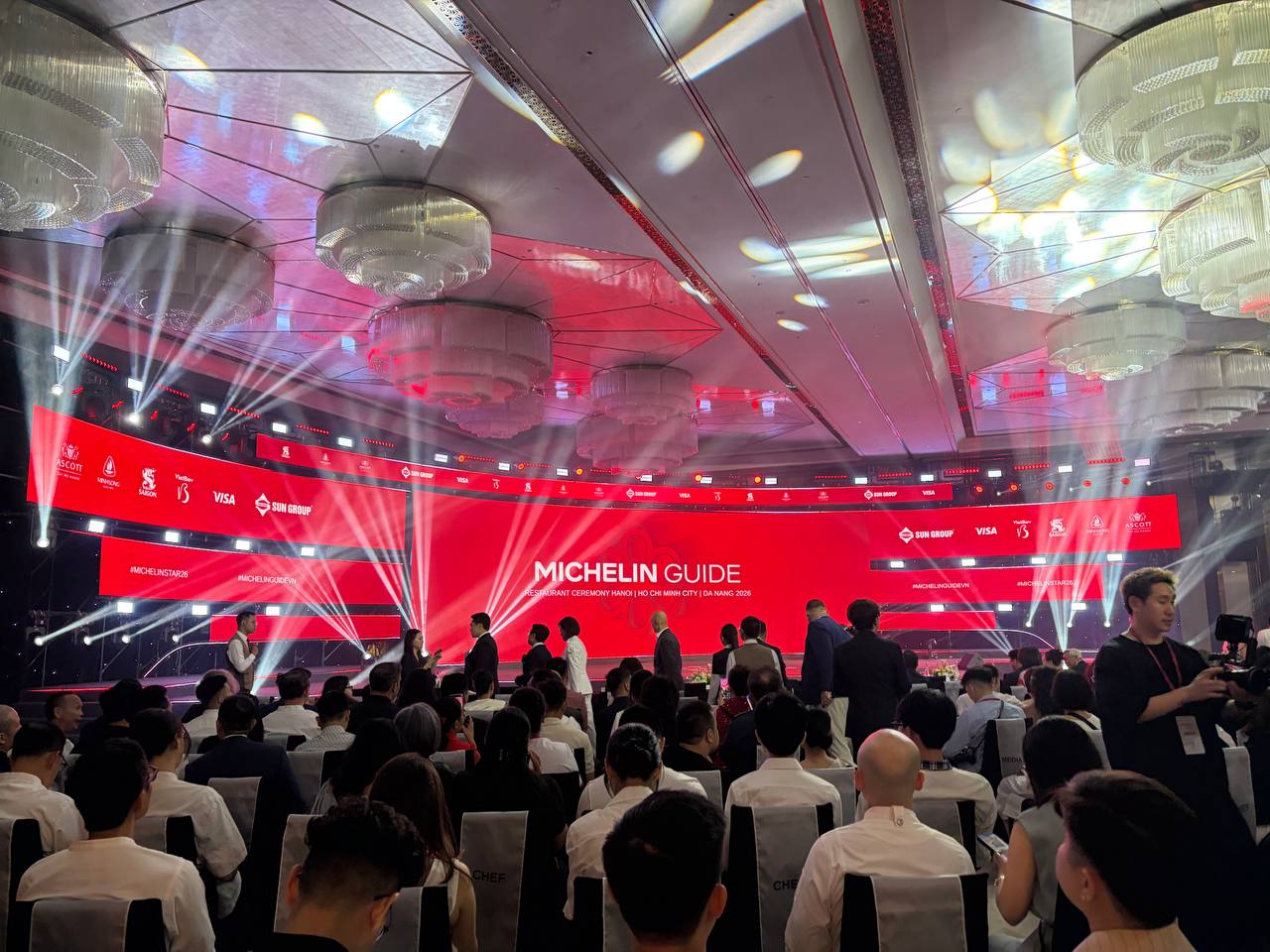 Gallery - Michelin 2026 bùng nổ tranh cãi: Không hề có bánh mì trong danh sách Bib Gourmand, Bánh cuốn Bà Hoành lọt top gây khó hiểu - image 3
