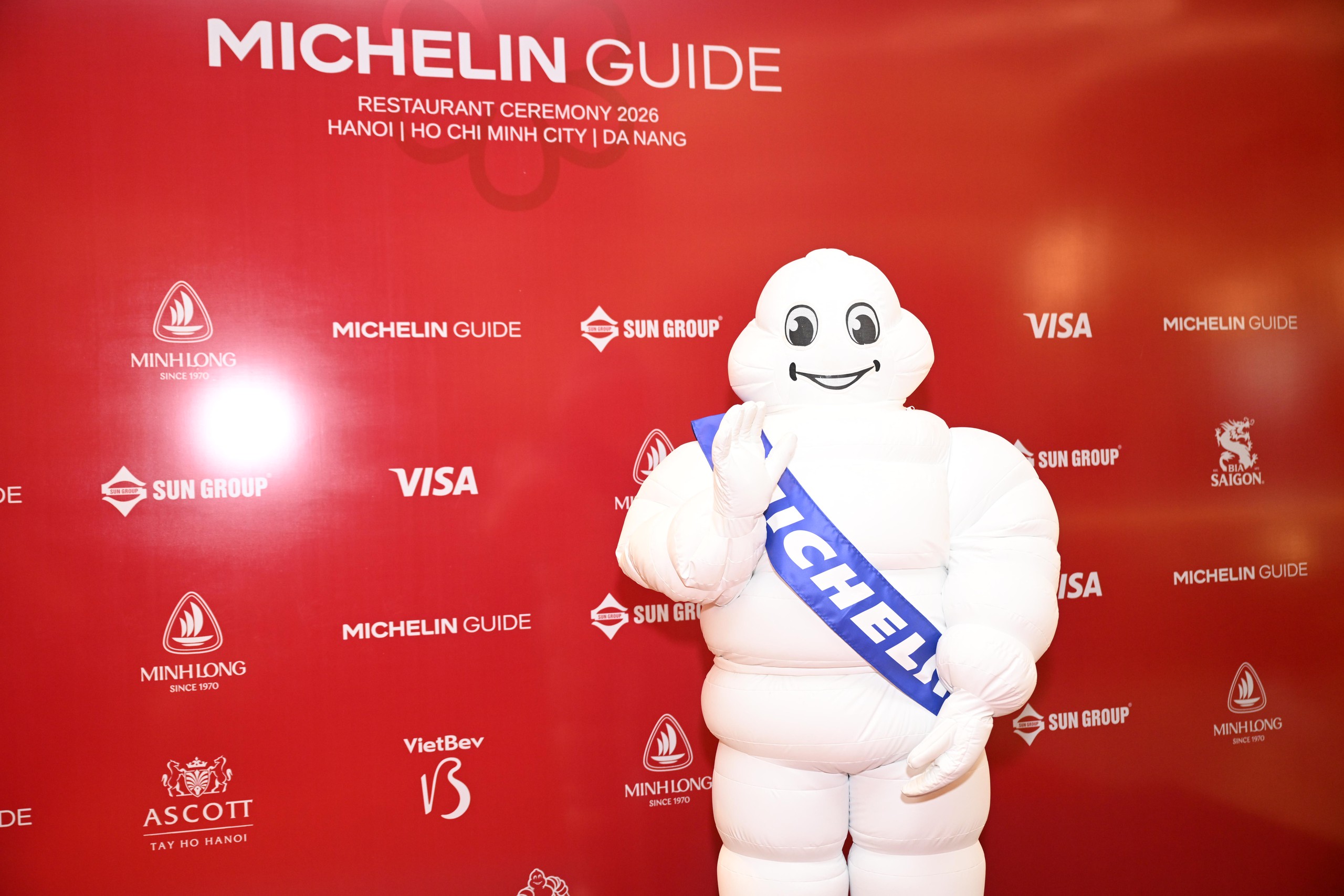 Gallery - Michelin 2026 bùng nổ tranh cãi: Không hề có bánh mì trong danh sách Bib Gourmand, Bánh cuốn Bà Hoành lọt top gây khó hiểu - image 7