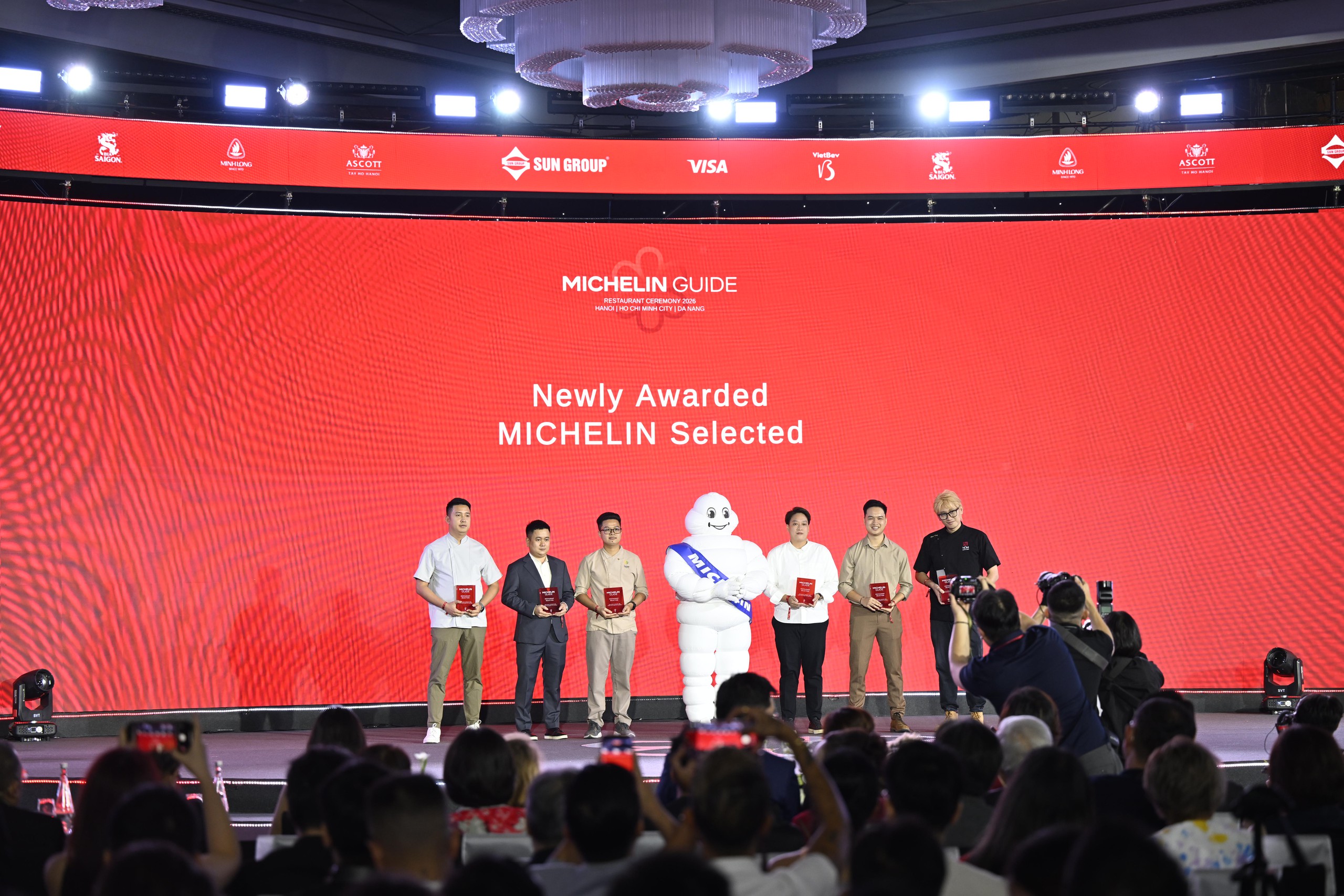 Gallery - Michelin 2026 bùng nổ tranh cãi: Không hề có bánh mì trong danh sách Bib Gourmand, Bánh cuốn Bà Hoành lọt top gây khó hiểu - image 11