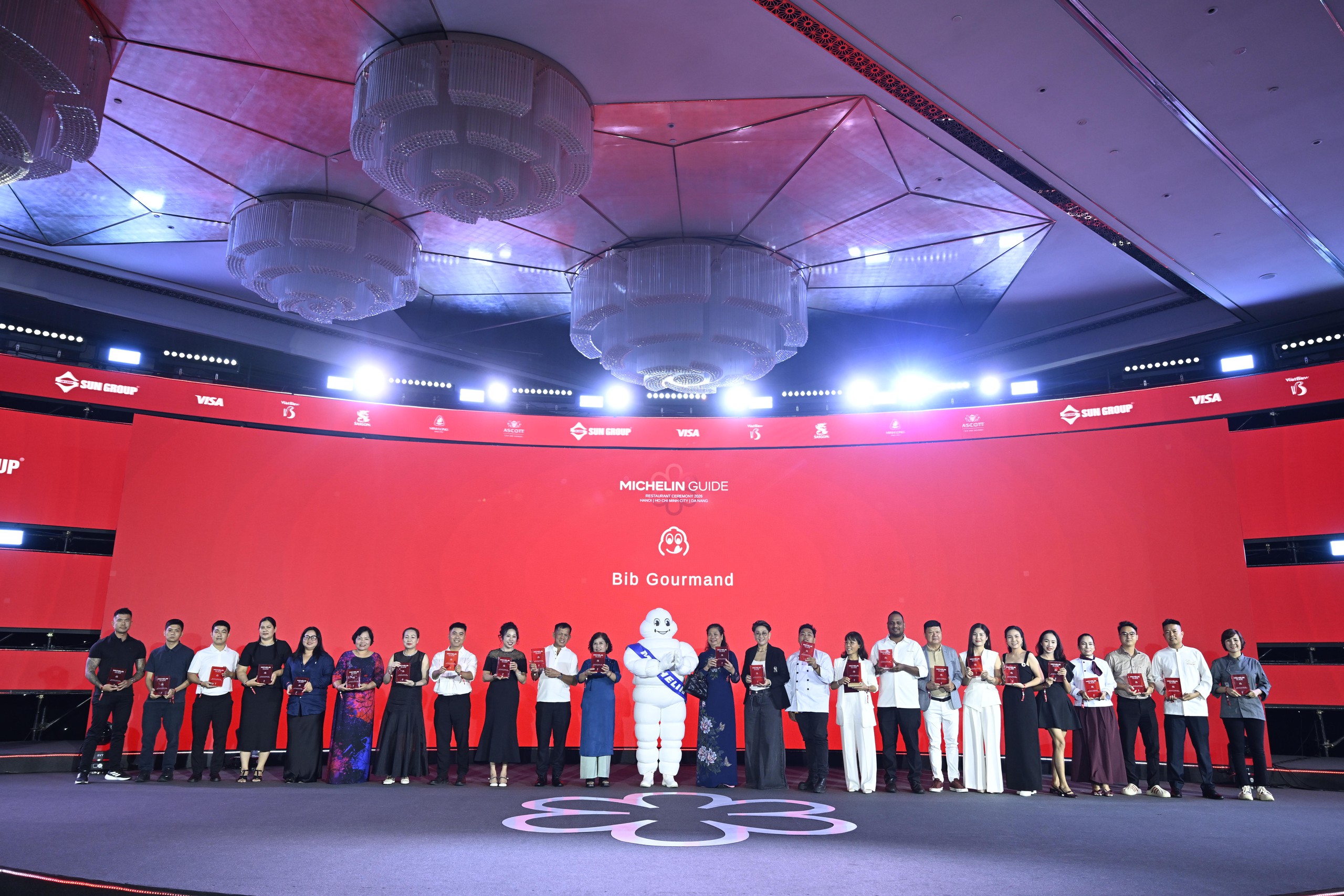 Gallery - Michelin 2026 bùng nổ tranh cãi: Không hề có bánh mì trong danh sách Bib Gourmand, Bánh cuốn Bà Hoành lọt top gây khó hiểu - image 12