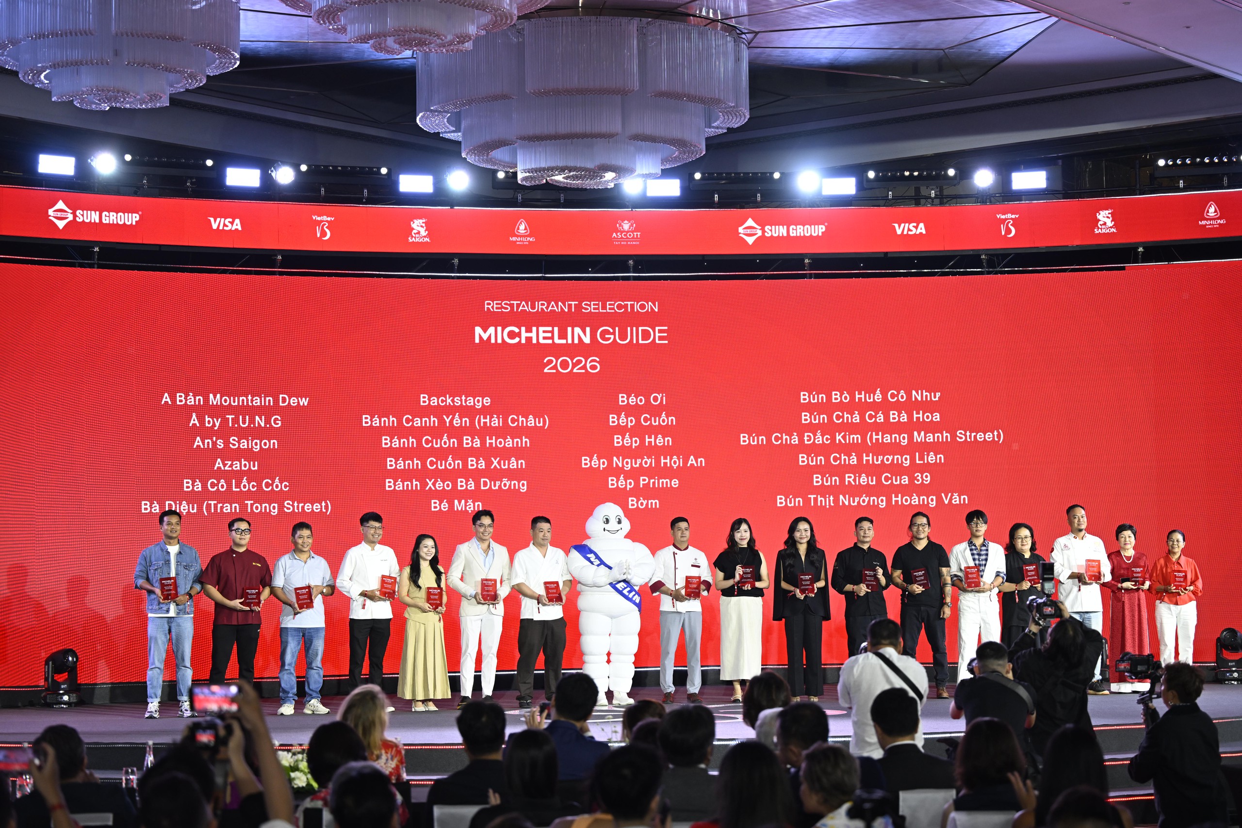 Gallery - Michelin 2026 bùng nổ tranh cãi: Không hề có bánh mì trong danh sách Bib Gourmand, Bánh cuốn Bà Hoành lọt top gây khó hiểu - image 14