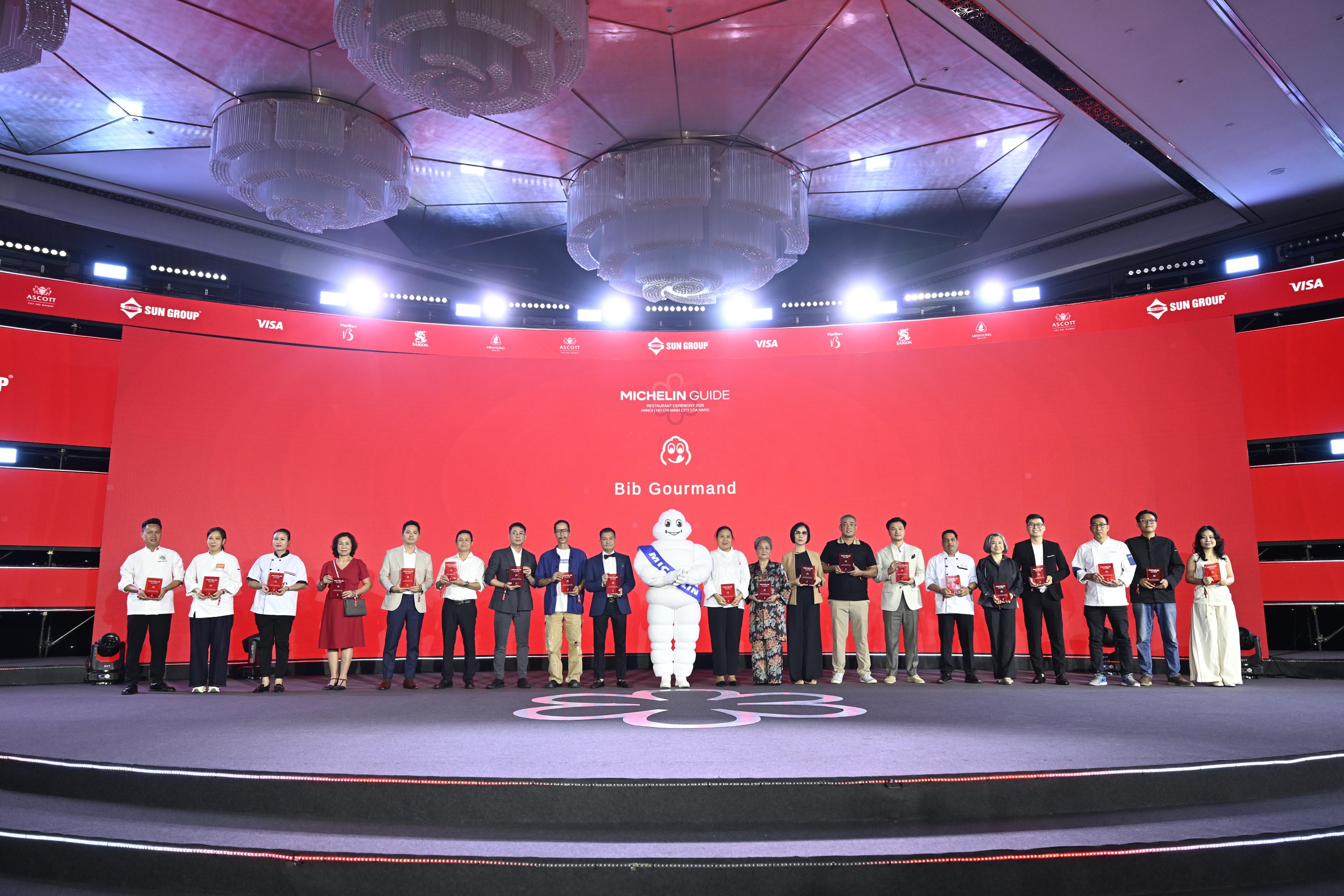 Gallery - Michelin 2026 bùng nổ tranh cãi: Không hề có bánh mì trong danh sách Bib Gourmand, Bánh cuốn Bà Hoành lọt top gây khó hiểu - image 16
