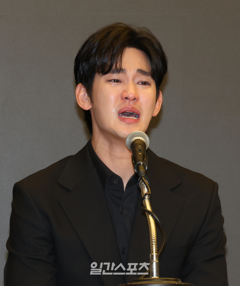 Con đường trở lại của Kim Soo Hyun kh&ocirc;ng hề &ecirc;m ả- Ảnh 1.