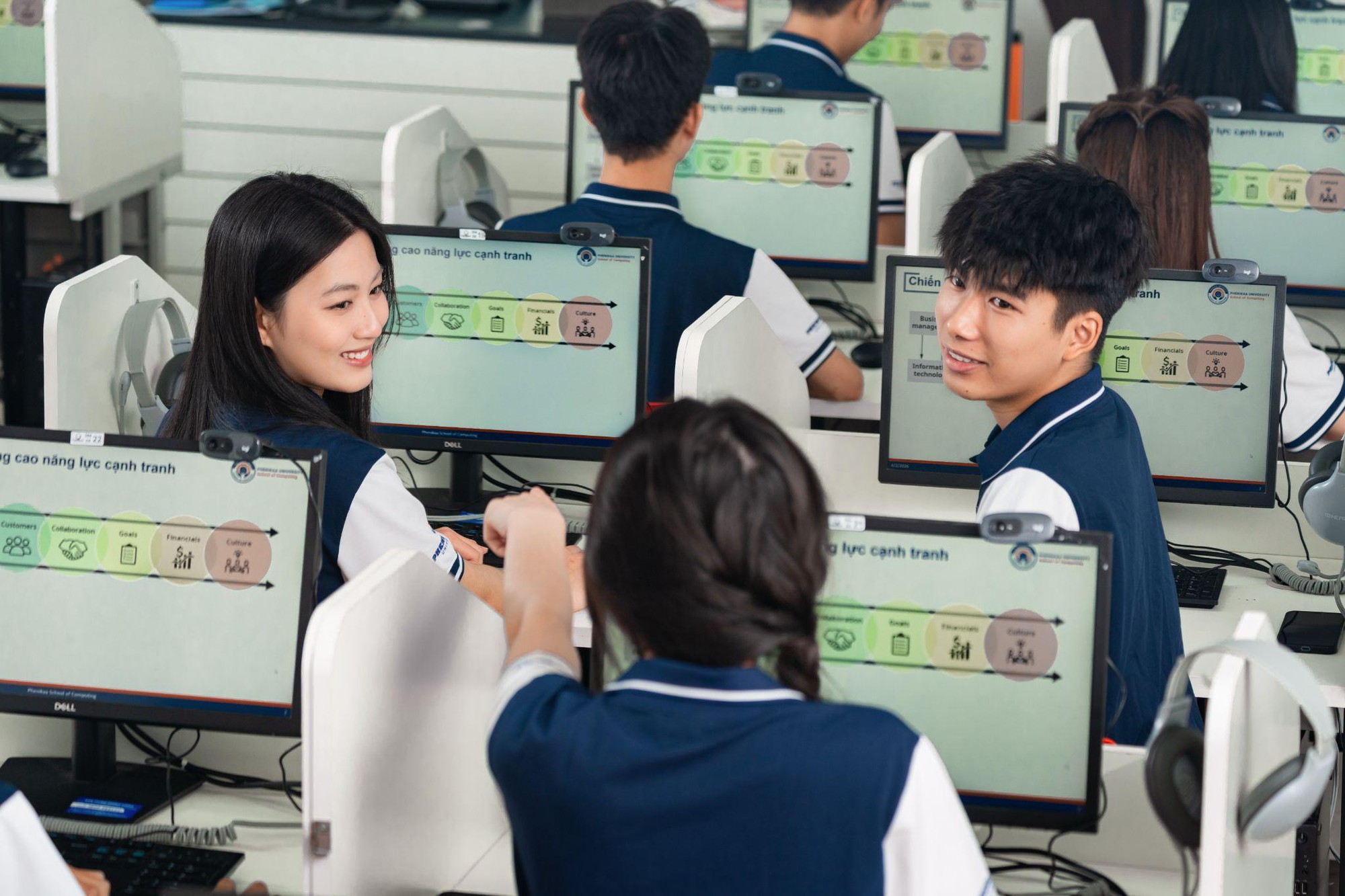 Gen Z kh&ocirc;ng muốn trở th&agrave;nh nh&acirc;n sự &ldquo;dễ bị thay thế&rdquo;: Đại học cần l&agrave;m g&igrave; trong kỷ nguy&ecirc;n AI? - Ảnh 3.