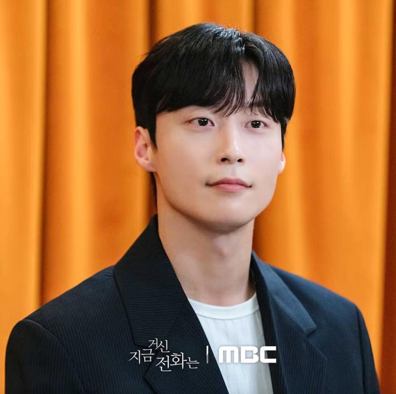 10 tổng t&agrave;i đẹp nhất H&agrave;n Quốc: Hyun Bin b&eacute;t bảng, hạng 1 kh&iacute; chất khuất phục vạn vật- Ảnh 1.