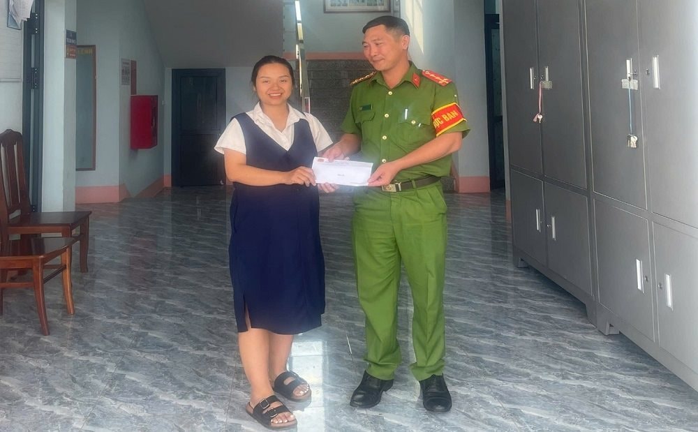 T&agrave;i khoản Agribank nhận được 21 triệu đồng với nội dung &ldquo;chi trợ cấp x&atilde; hội&rdquo;, người phụ nữ lập tức b&aacute;o c&ocirc;ng an- Ảnh 3.